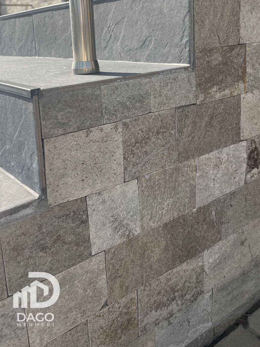Silver gneiss split face